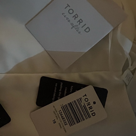 Torrid Cream Strapless Wedding Dress - Picture 3 of 6